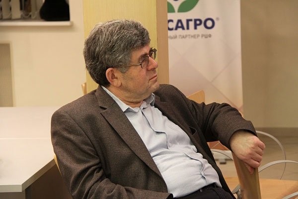 mark-dvoretsky-02.jpg